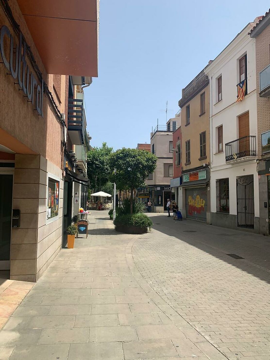 EDIFICIO SITUADO EN FRENTE DE LA IGLESIA DE MALGRAT DE MAR