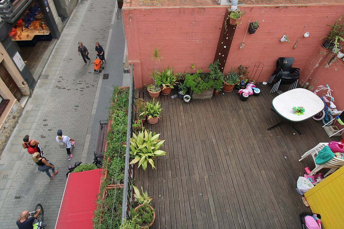 EDIFICIO SITUADO EN FRENTE DE LA IGLESIA DE MALGRAT DE MAR