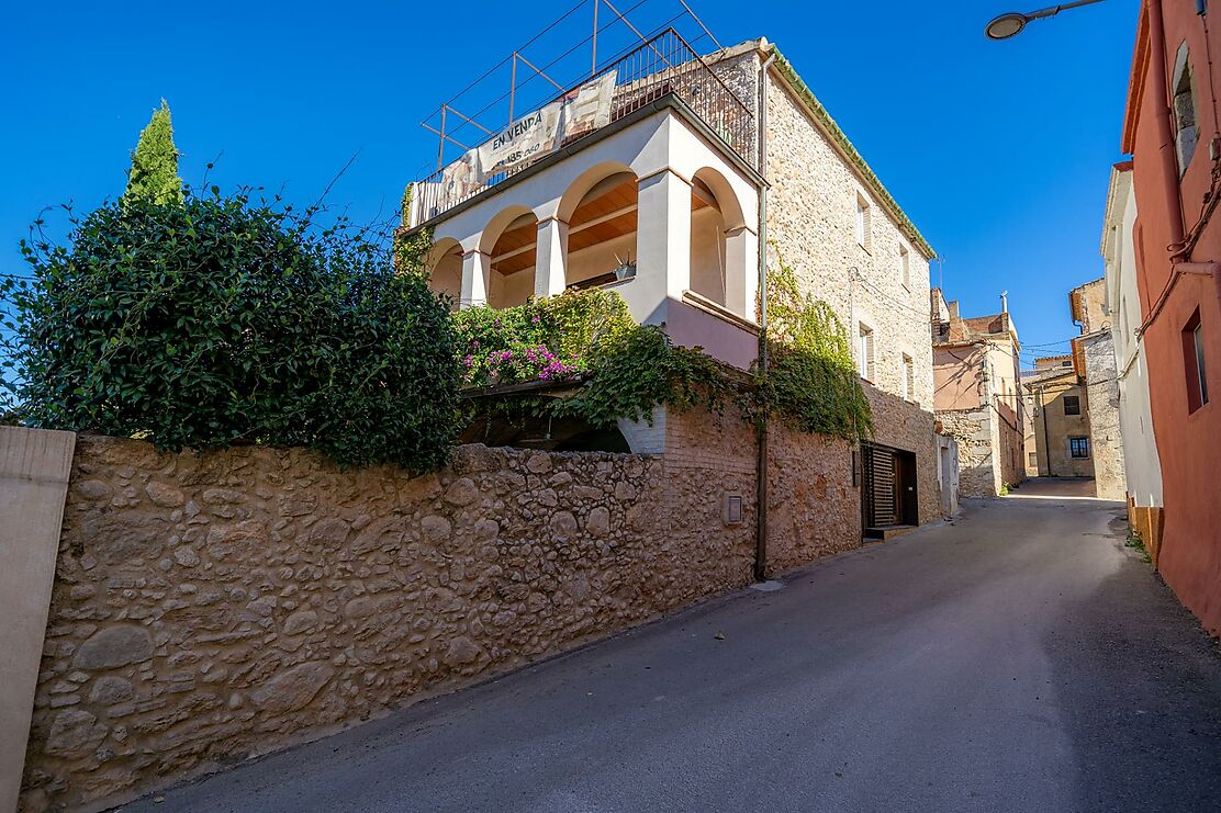 Pour réaliser le rêve de vivre dans une maison de village rénovée de l'Empordà.