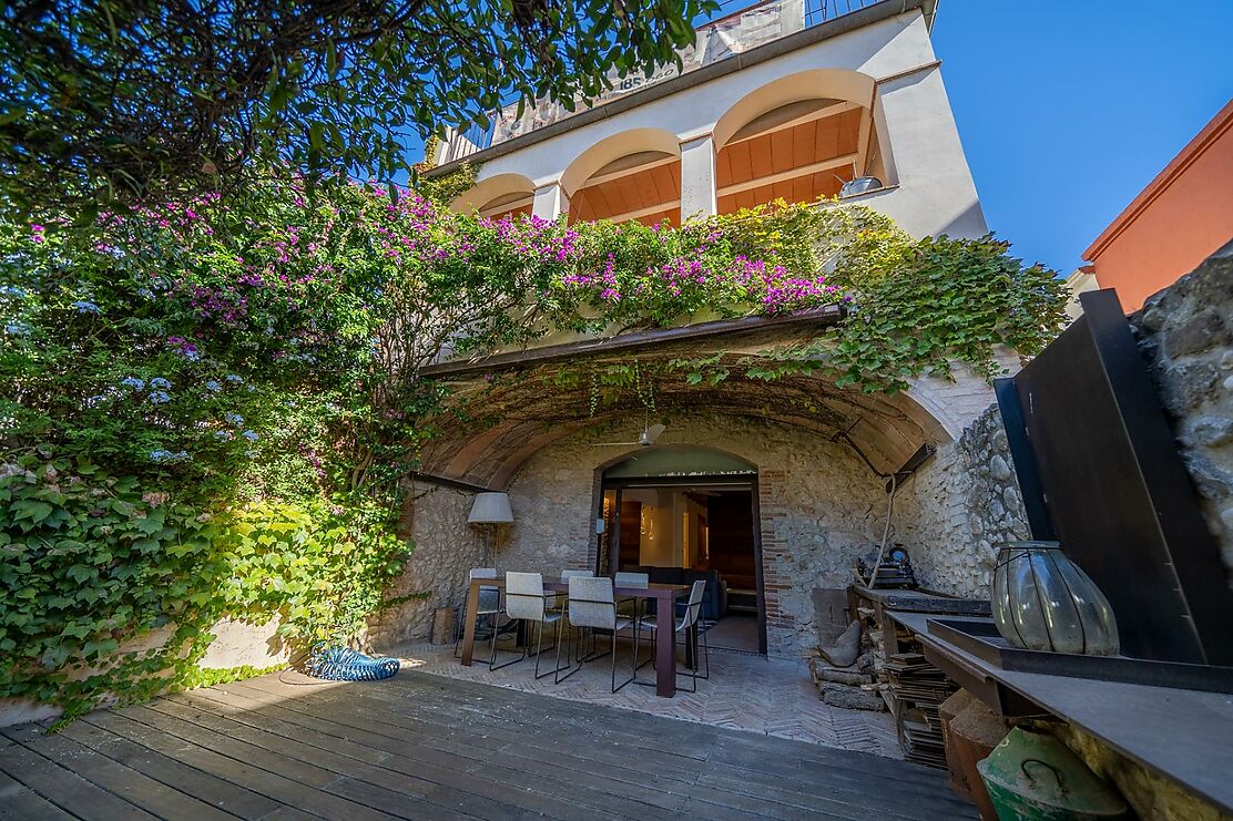 Pour réaliser le rêve de vivre dans une maison de village rénovée de l'Empordà.