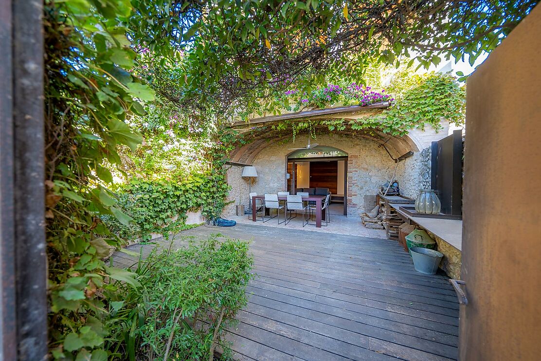 Pour réaliser le rêve de vivre dans une maison de village rénovée de l'Empordà.