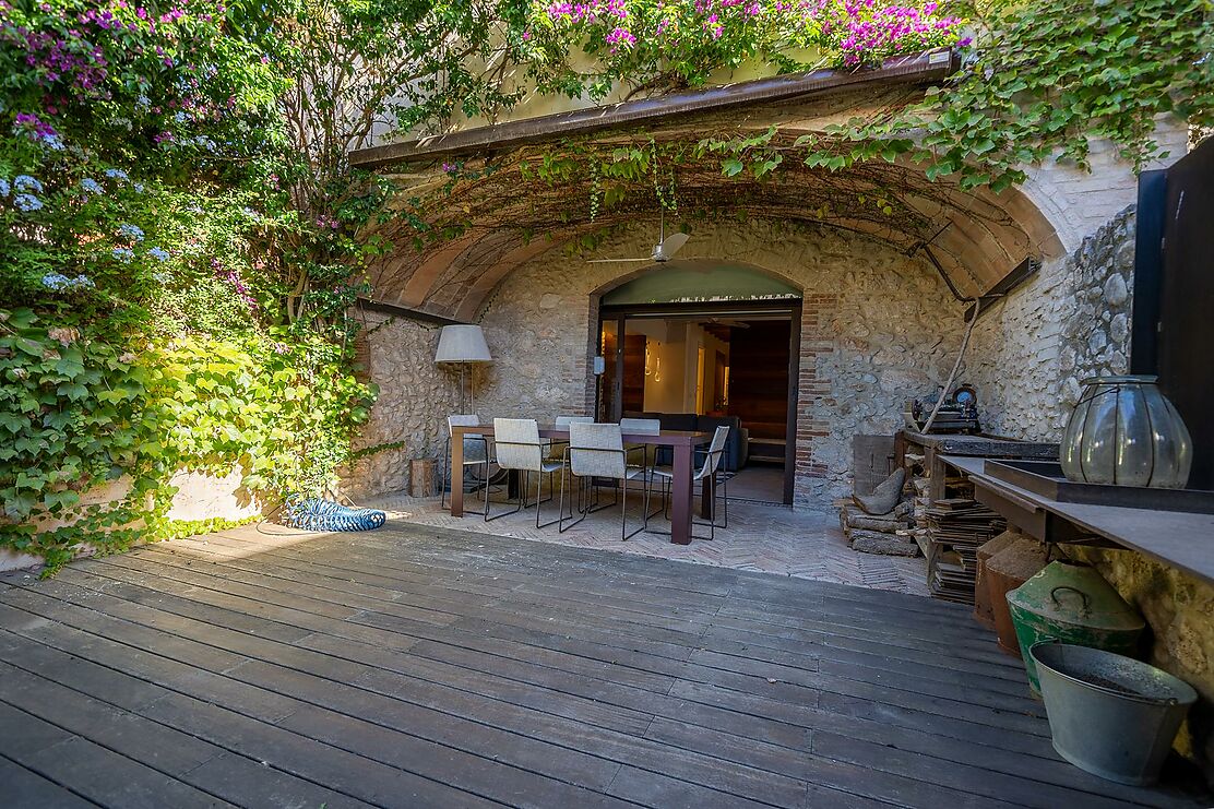 Pour réaliser le rêve de vivre dans une maison de village rénovée de l'Empordà.