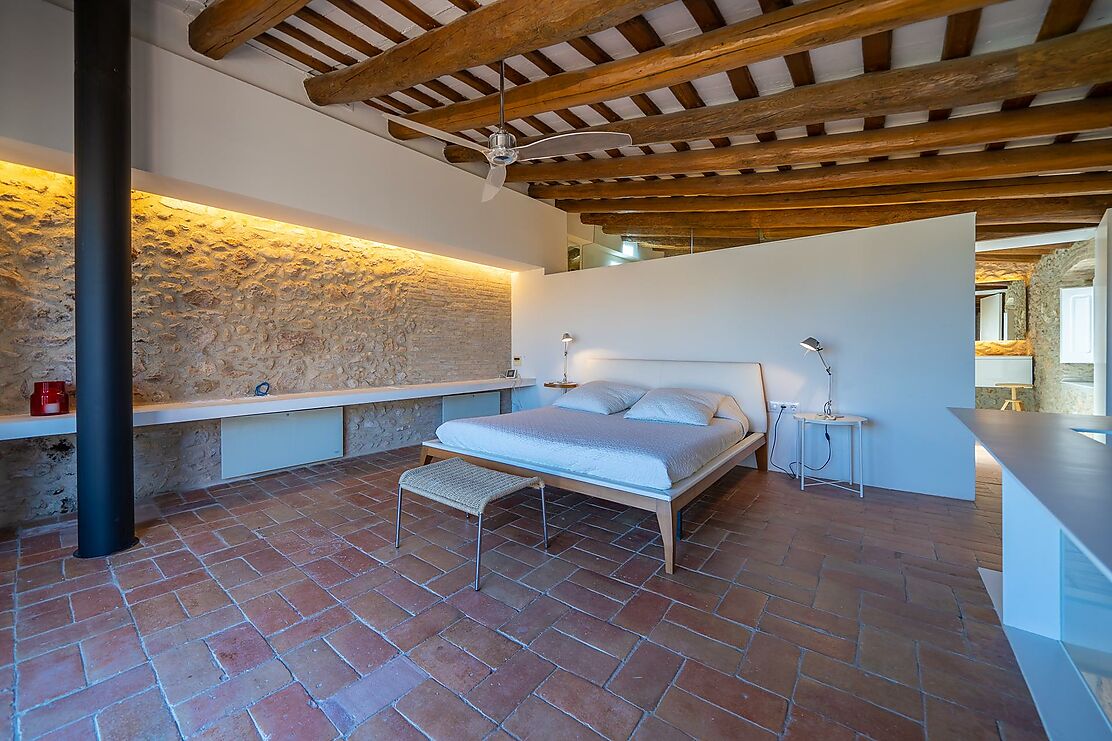 Pour réaliser le rêve de vivre dans une maison de village rénovée de l'Empordà.