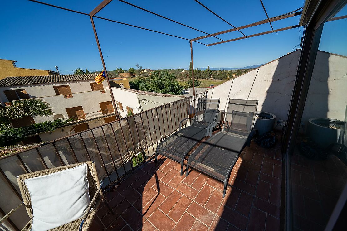 Pour réaliser le rêve de vivre dans une maison de village rénovée de l'Empordà.