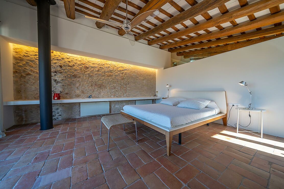 Pour réaliser le rêve de vivre dans une maison de village rénovée de l'Empordà.