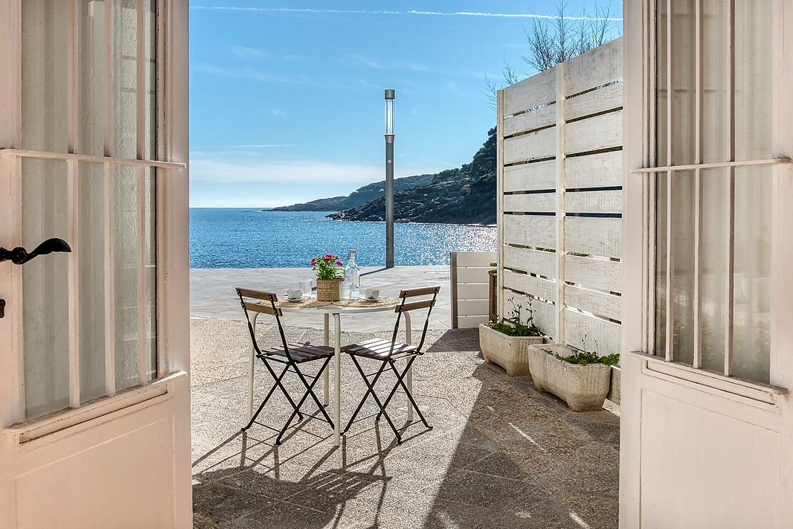 MAISON DE PÊCHEURS EN BORD DE MER À TAMARIU