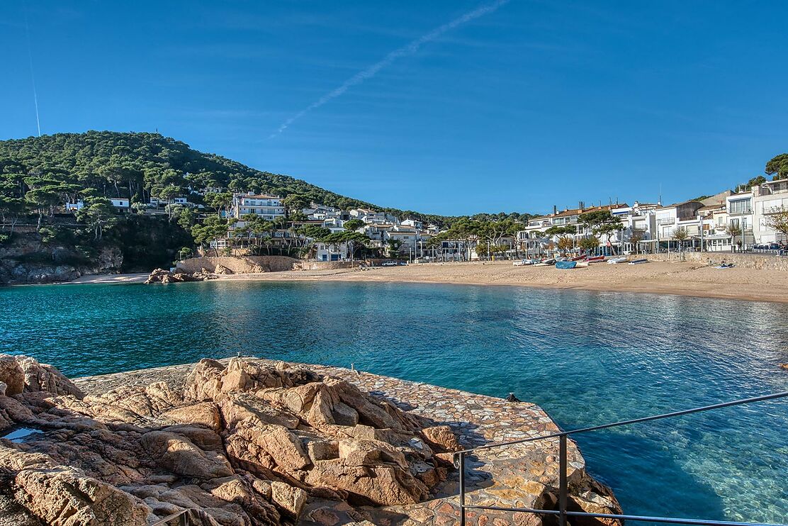 MAISON DE PÊCHEURS EN BORD DE MER À TAMARIU