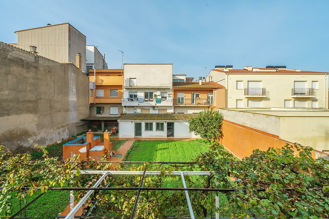 Casa familiar amb jardí i garatge en una acollidora zona de Palafrugell.