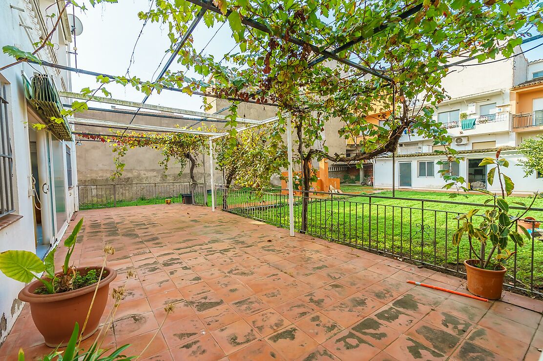 Maison de familie avec jardin et garage dans un confortable quartier de Palafrugell.