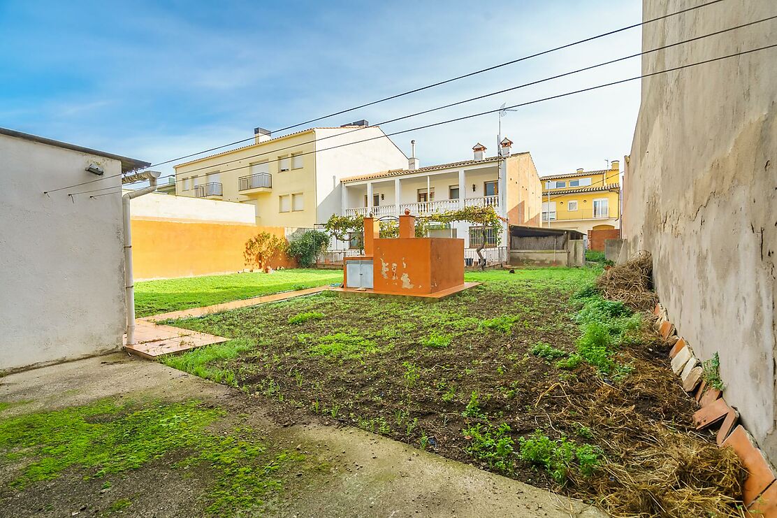 Casa familiar amb jardí i garatge en una acollidora zona de Palafrugell.