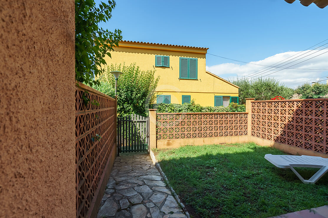 IMPECABLE CASA ADOSSADA A CALELLA DE PALAFRUGELL.