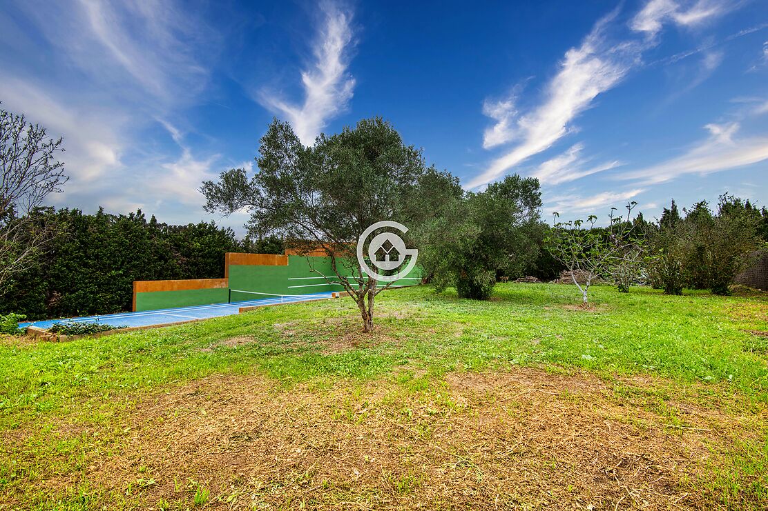 Bonica casa de camp amb pista de tennis i piscina en venda a Palafrugell