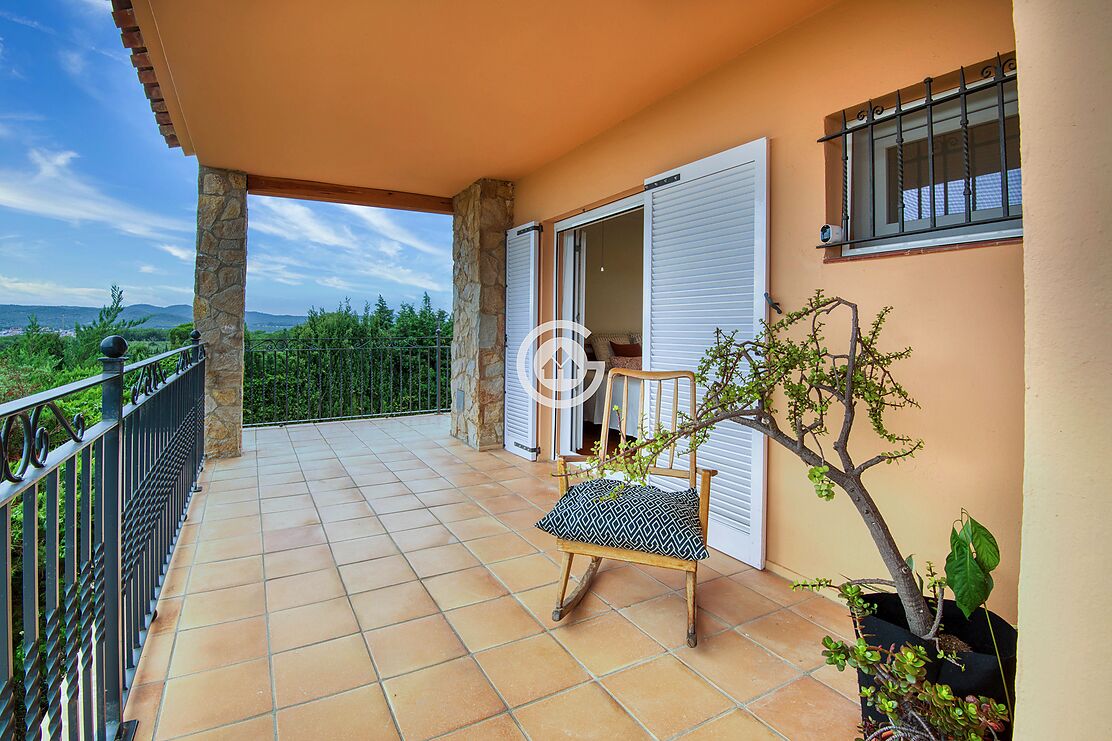 Jolie maison de campagne avec court de tennis et piscine à vendre à Palafrugell