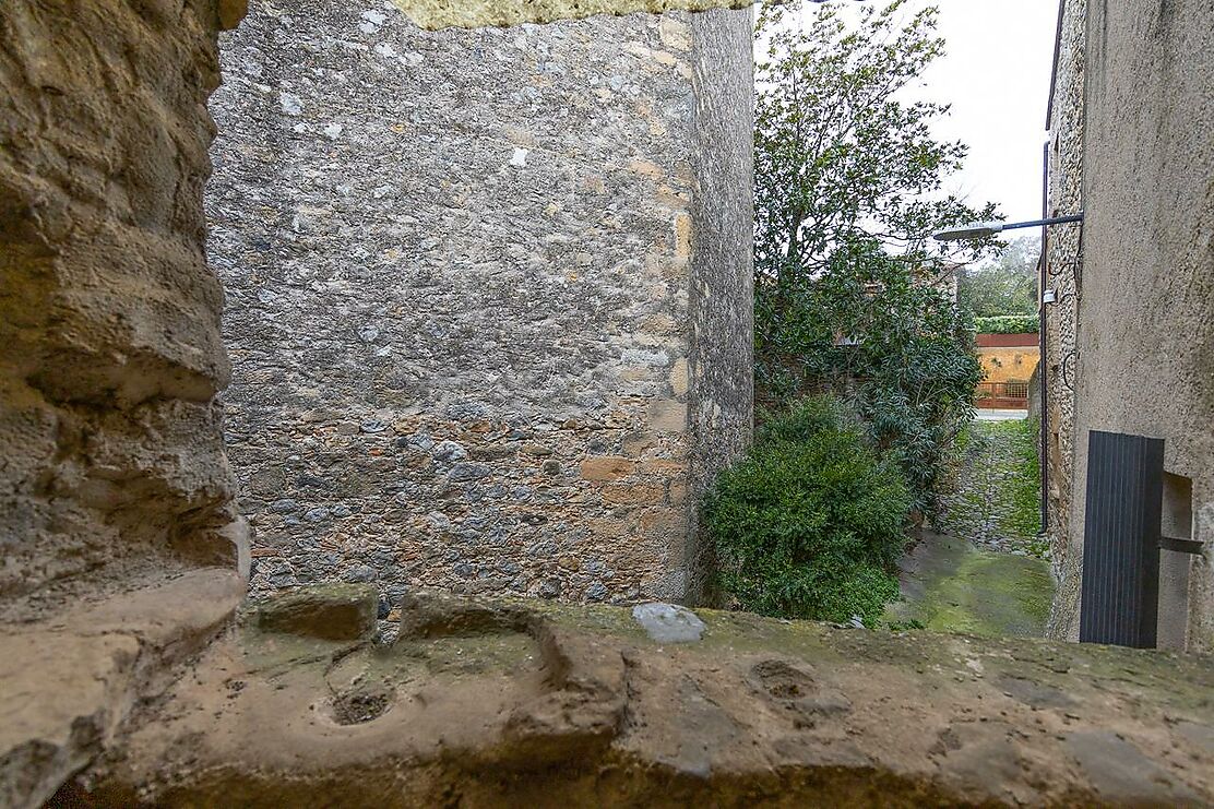 Autèntica casa de poble a Orfes